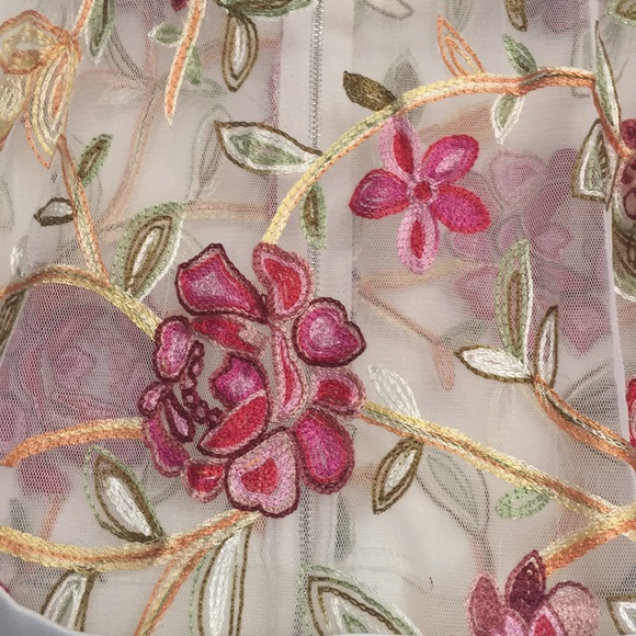 ELEGANT SEXY EMBROIDERED ROMPER SIZE LARGE 12US - Picture 4 of 7